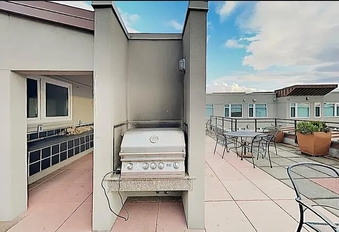 Roof top deck w/ Kitchen