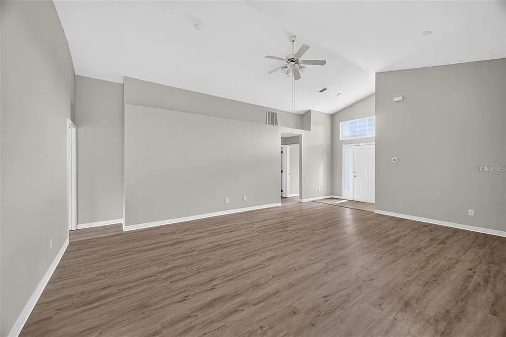 3 bed, 2.0 bath, 1422 sqft, $1,795 — Photo 3