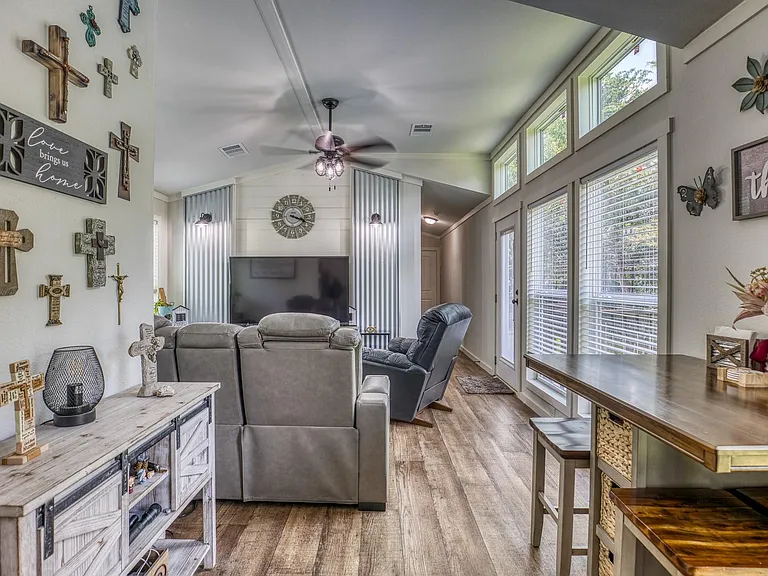 102 Hilltop Ct — Photo 11