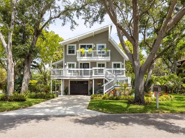 12893 Poinsettia Ave, Seminole, FL 33776