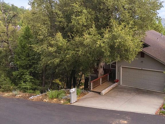 4th image of 19043 Lizzie Ln