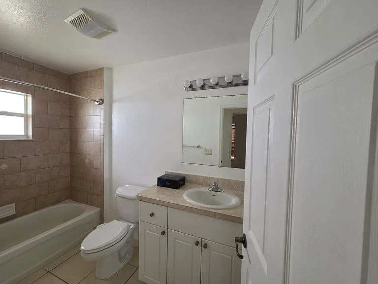 10483 Pendleton Ave — Photo 19