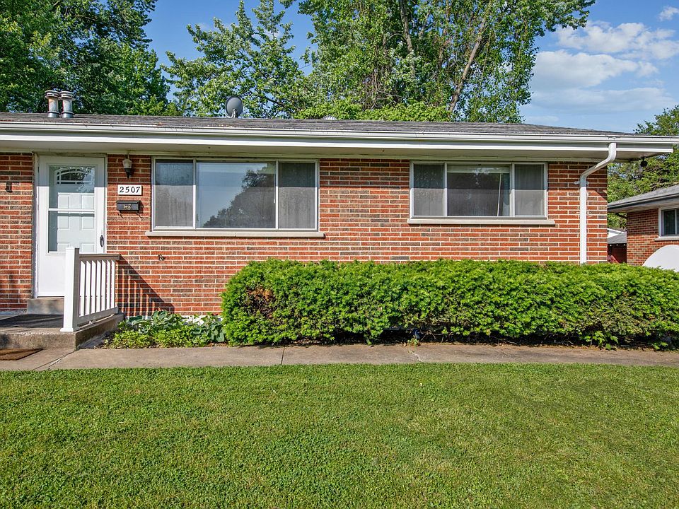 Recently renovated 1/2 Brick Duplex; 2 bedrooms, 1 full bath.