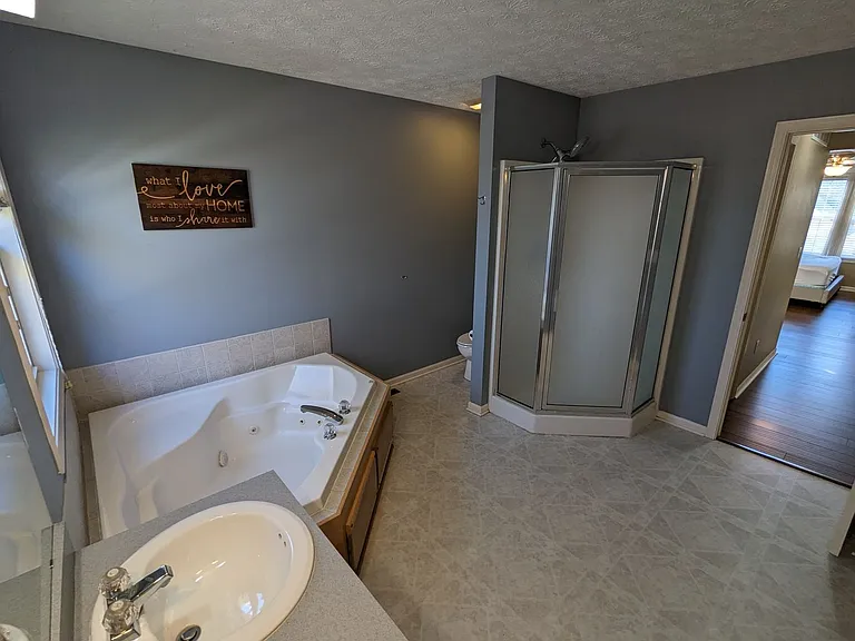 1457 Hollow Wood Ln — Photo 17