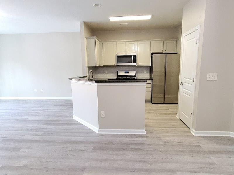 Dining to Kitchen