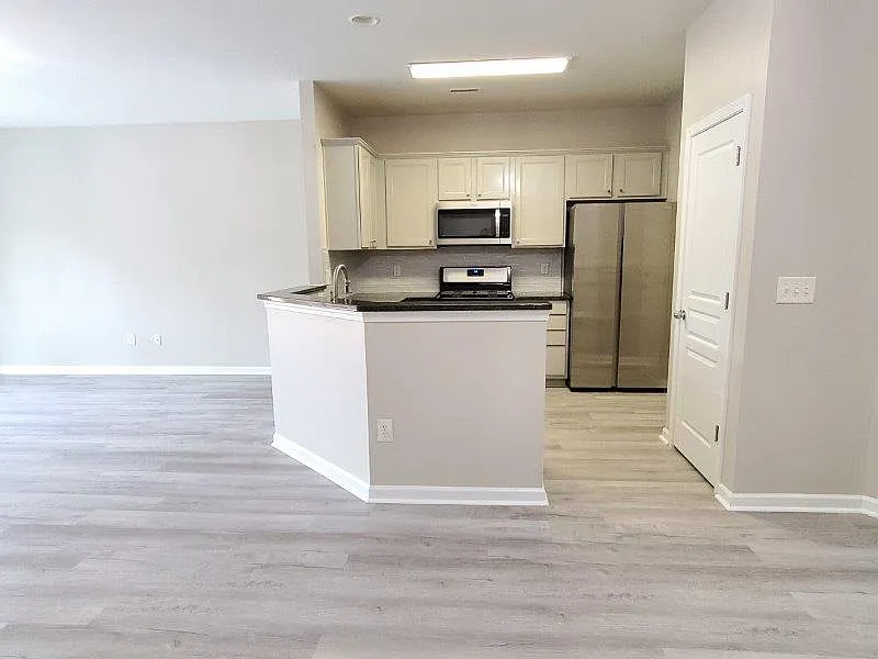 Dining to Kitchen