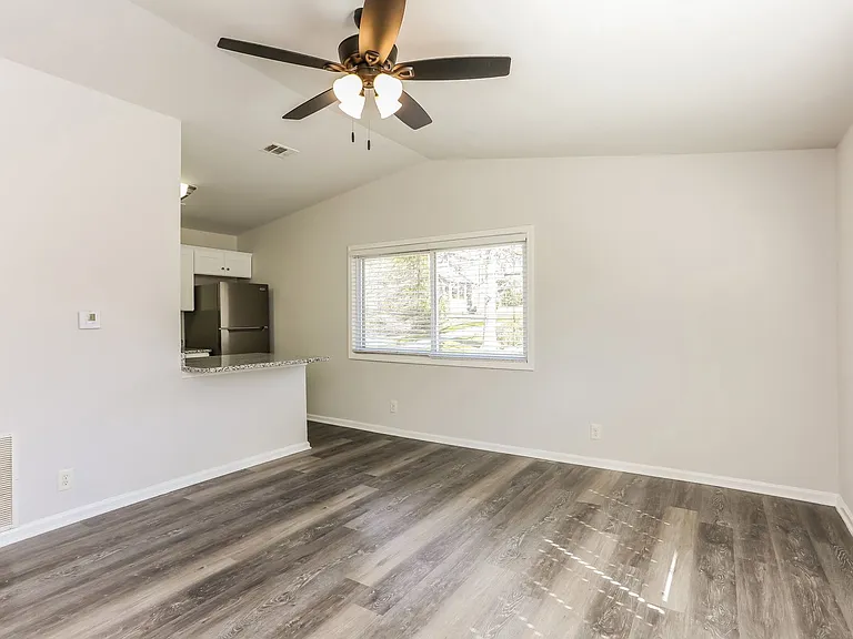 100 Terrace Dr NE #1 — Photo 4
