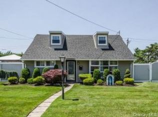 2 Fairfield Rd, Massapequa, NY 11758
