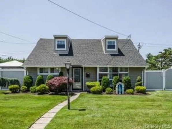 2 Fairfield Rd, Massapequa, NY 11758