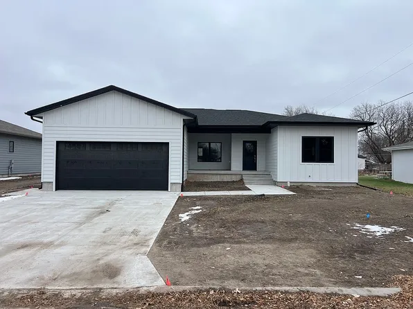 1404 Grant St, Saint Paul, NE 68873