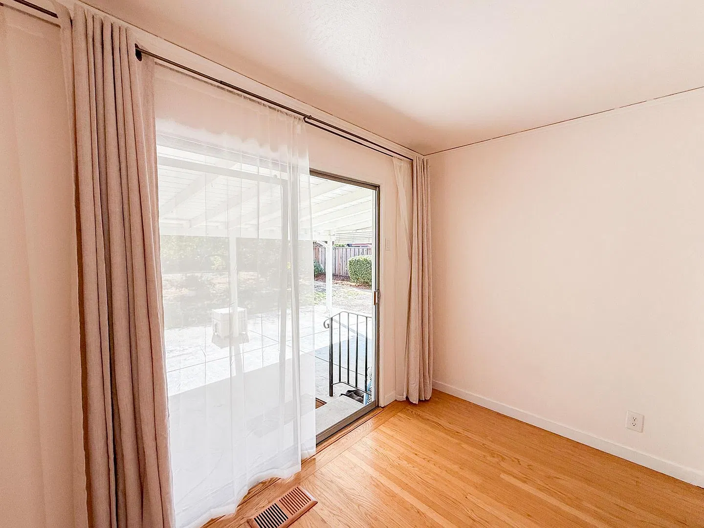Charming 3 bedroom, 2 bath Single Level Home in San Lorenzo Village — Photo 4