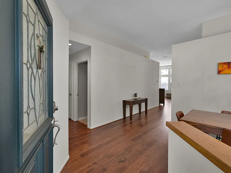 24 E New Avery Pl — Photo 3