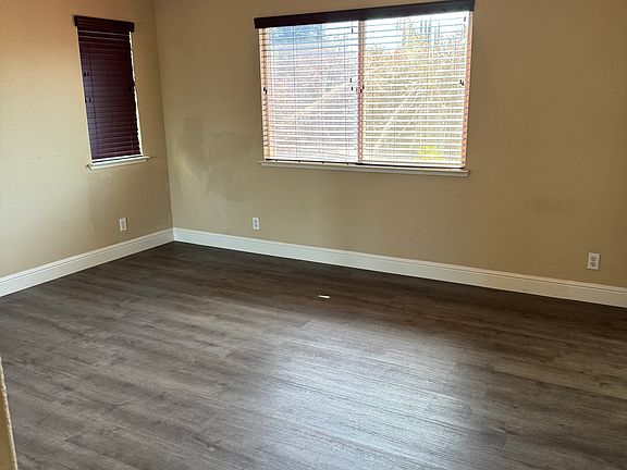 5th image of 2125 Woodbury Dr
