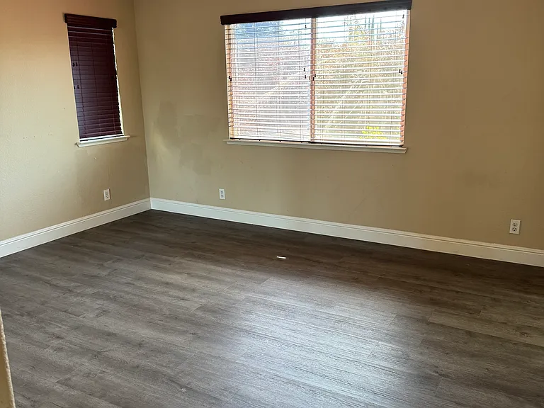 2125 Woodbury Dr — Photo 5