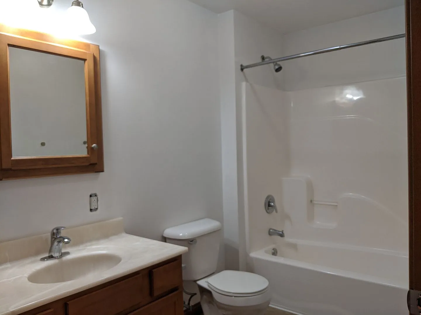 Beautiful Apartment Near Campus — Photo 3