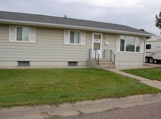 723 6th St SW, Sidney, MT 59270