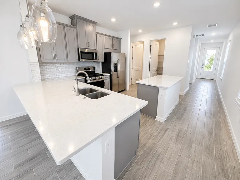 994 Teal Creek Dr — Photo 3