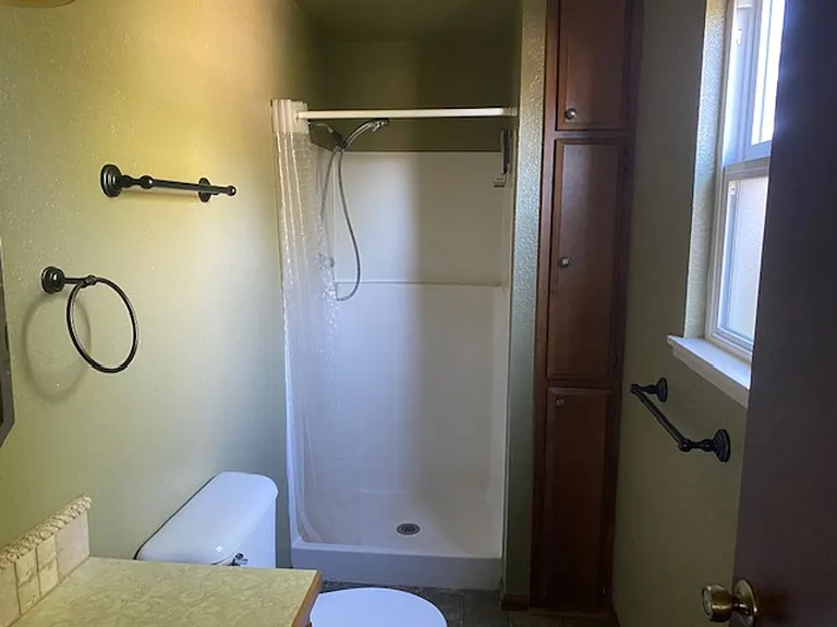 680 Malabar Dr — Photo 10