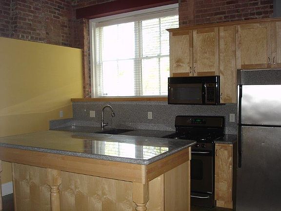 Lovely eat in kitchen