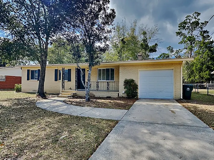 1846 Grove Park Dr — Photo 1