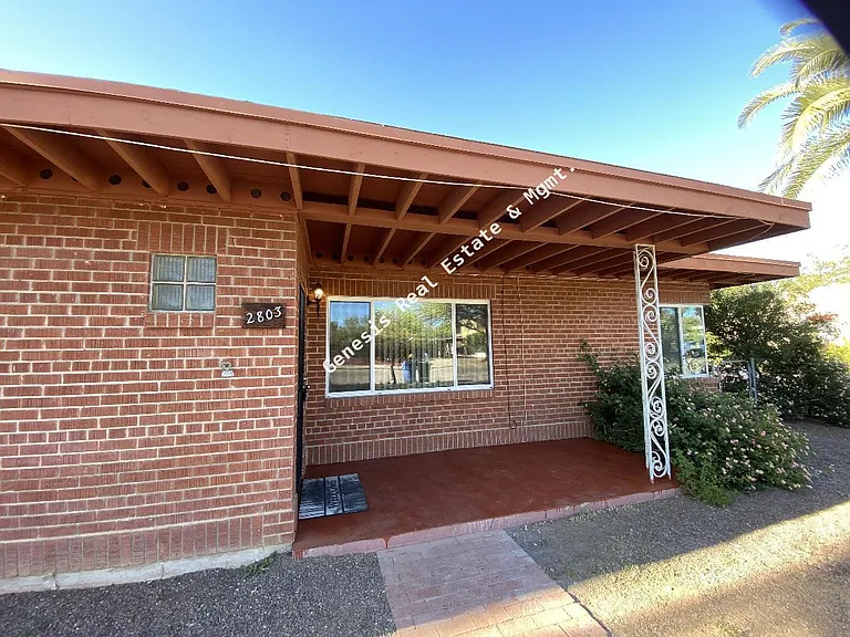 2803 E Lee St — Photo 1