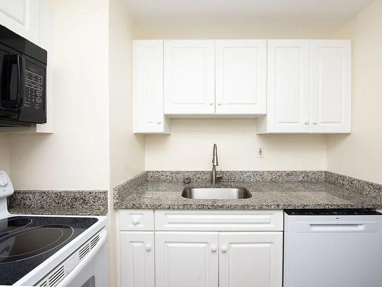 Lakewood Apartments — Photo 7