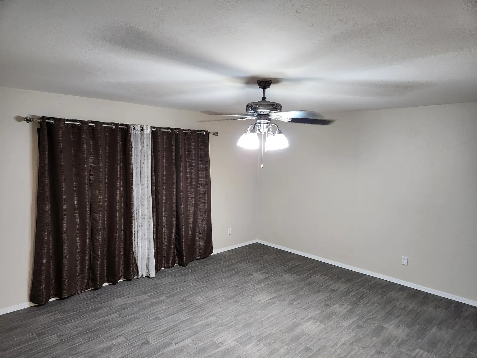 3 bed, 1900 sqft, $3,900 — Photo 2