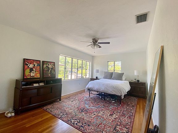 3rd image of 306 14th Ave NE APT 2