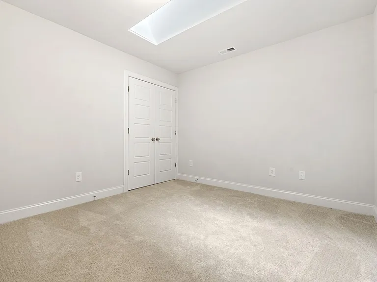 1033 Bonanza Ln — Photo 14