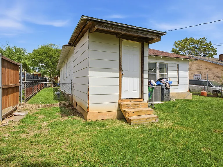 2634 Emmett St — Photo 13