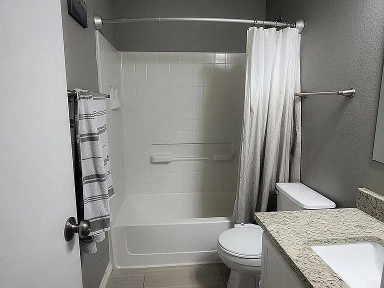 8709 Dittmar Oaks Dr — Photo 11