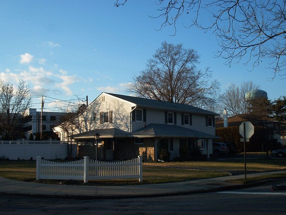 1st image of 31 Hazelwood Dr