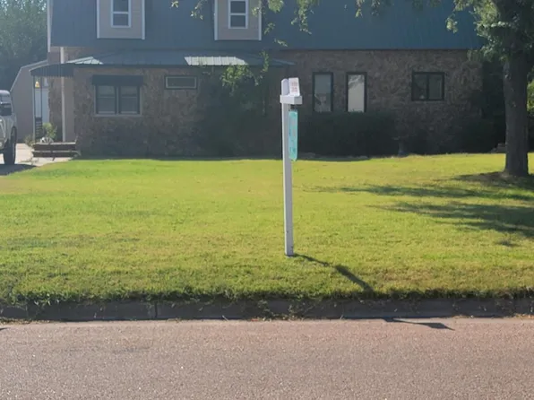 721 S Polk St, Hugoton, KS 67951