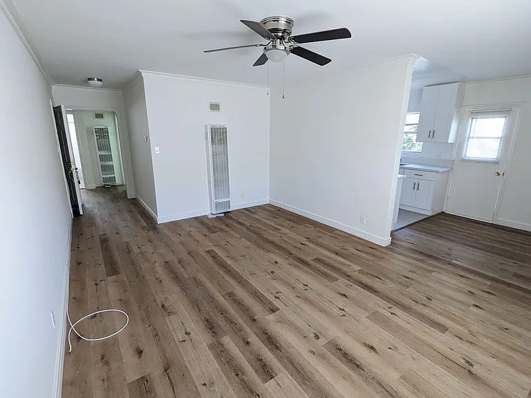 1320 N Martel Ave #7 — Photo 4