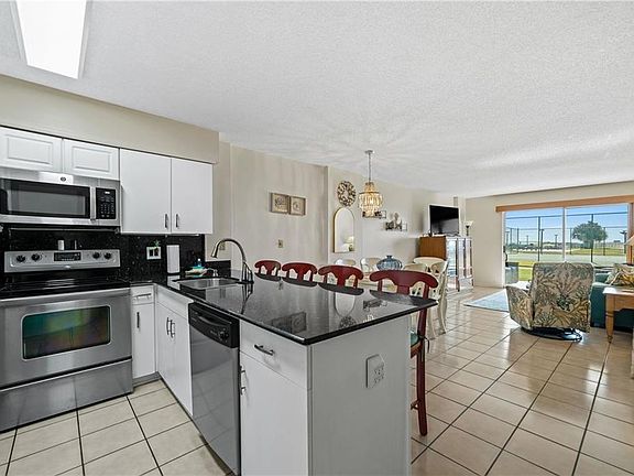 4th image of 645 Plantation Rd #6102