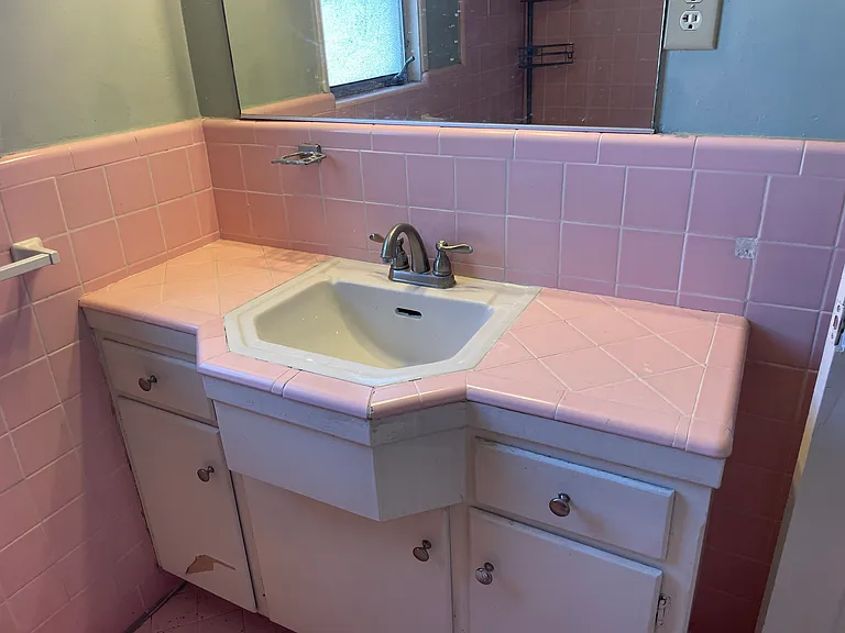15 Cerritos Ave — Photo 2