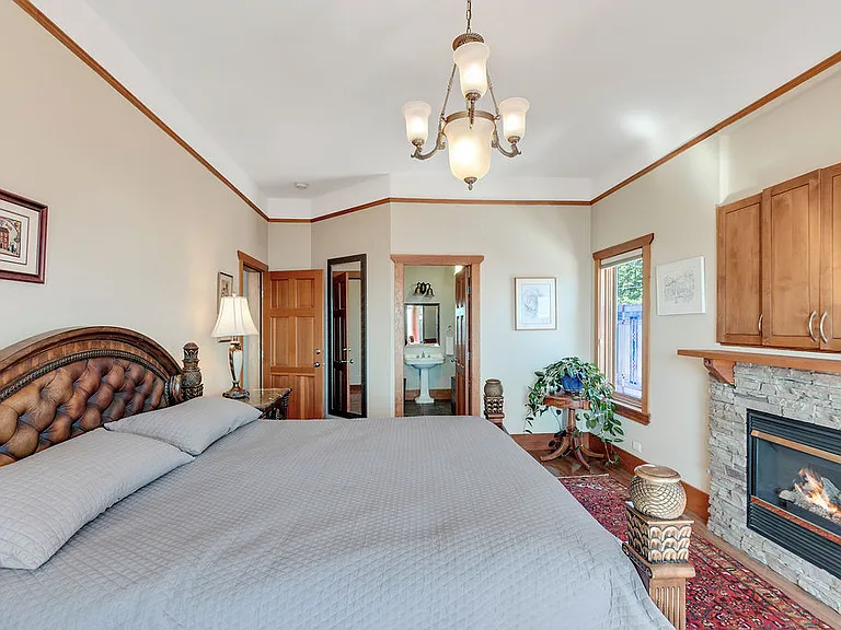 236 Dallas Rd — Photo 17