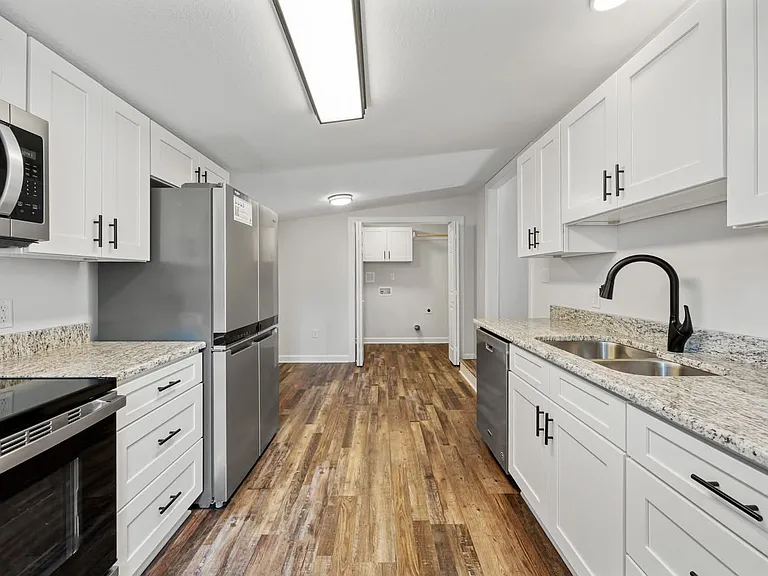 205 Simpson St — Photo 10
