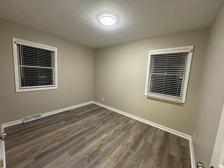 2651 E Sheridan Ave — Photo 4