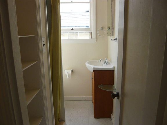 5th image of 1-147 Henry St