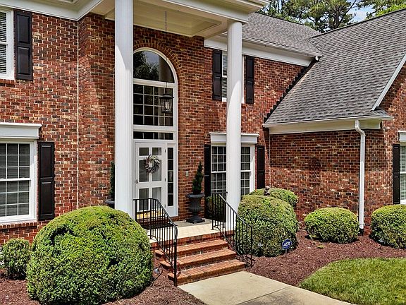 3rd image of 4210 Amesbury Ln