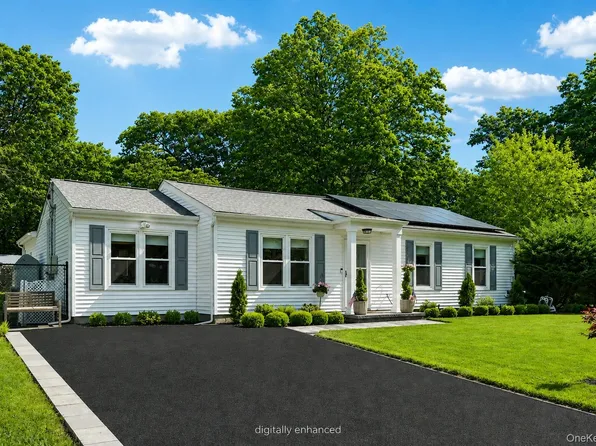 11 Centerview Trail, Ridge, NY 11961