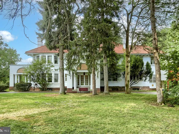 44 American Legion Blvd, Pine Grove, PA 17963