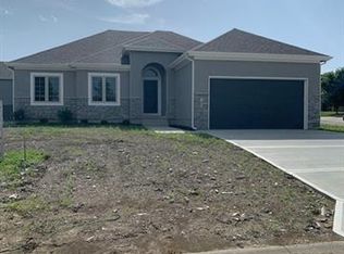 1115 SW 8th St, Oak Grove, MO 64075