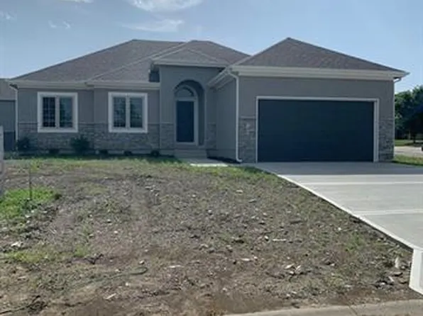 1115 SW 8th St, Oak Grove, MO 64075