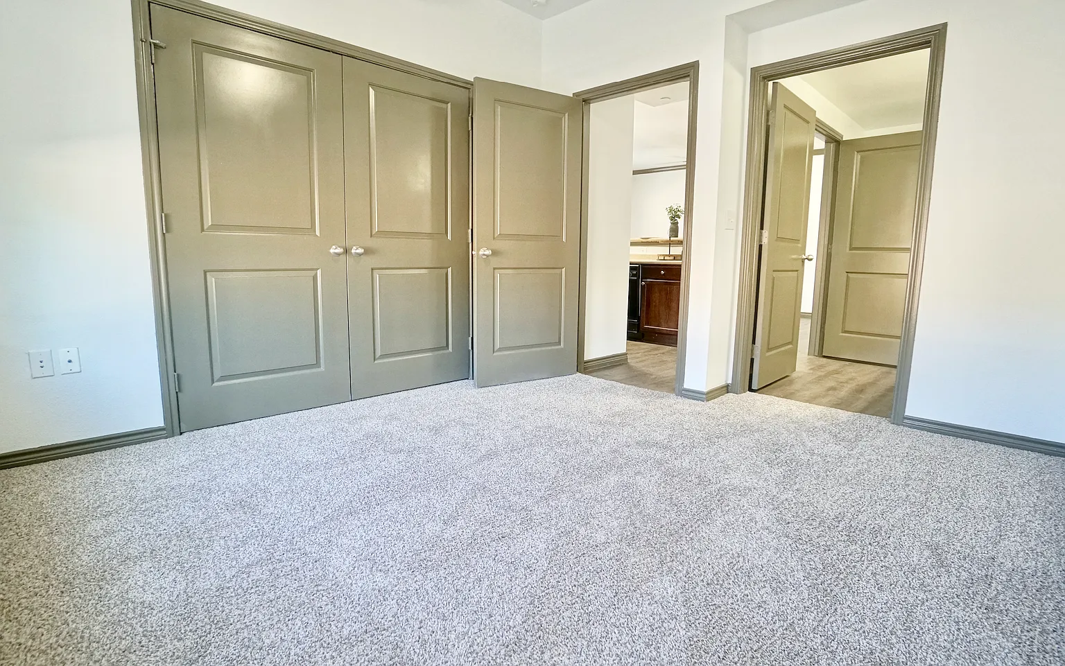 2 bed, 850 sqft, $1,290 — Photo 3