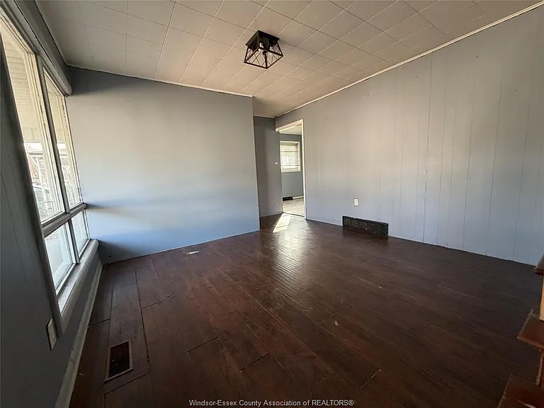 493 Josephine Ave — Photo 3
