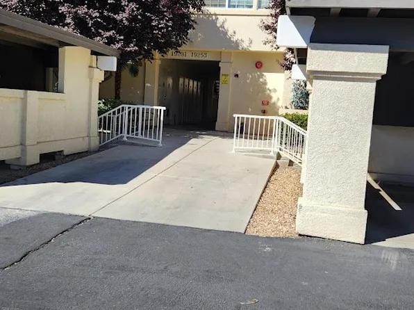 19229 Palo Verde Dr, Apple Valley, CA 92308