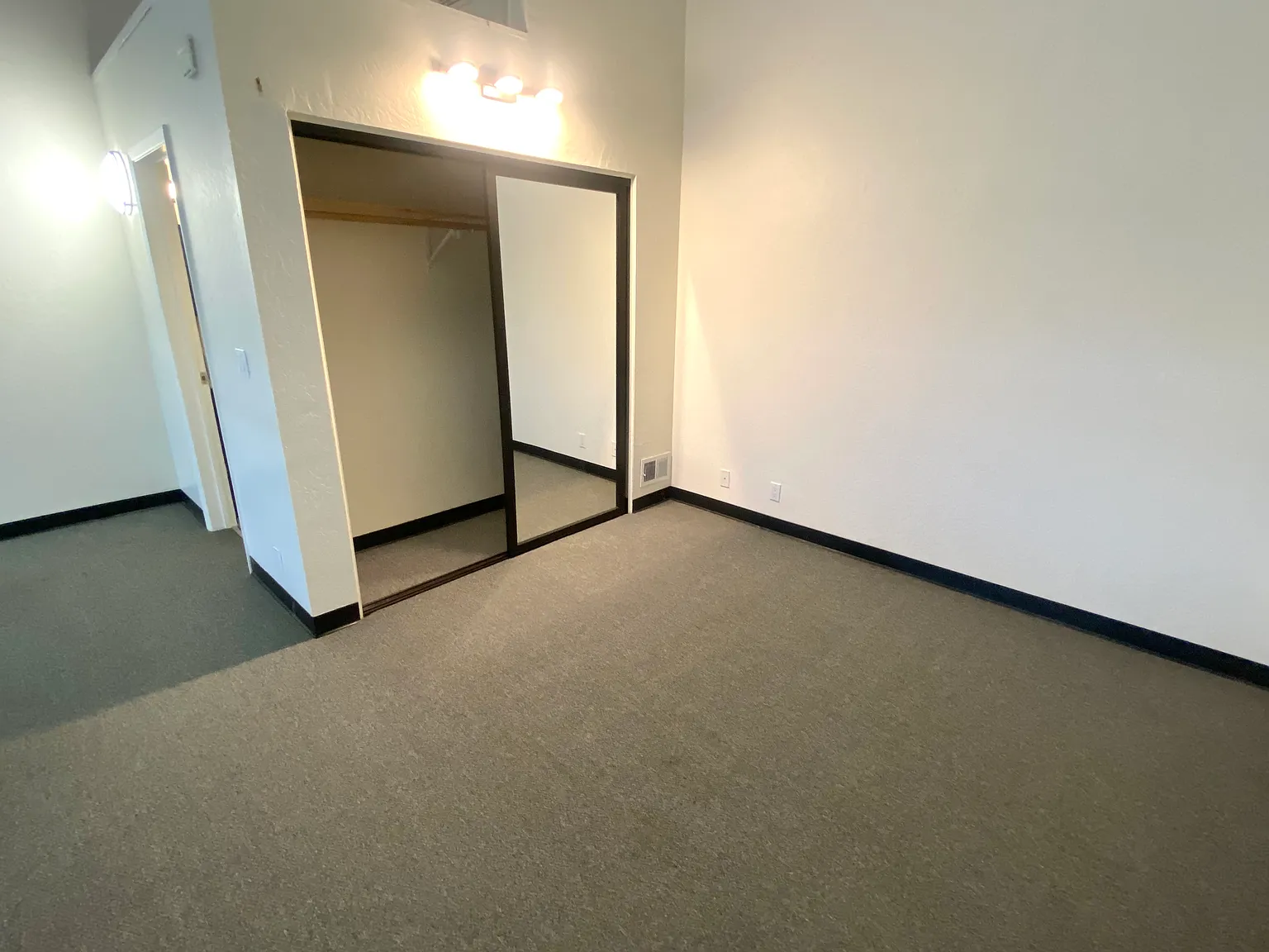 1 bed, $4,000 — Photo 4