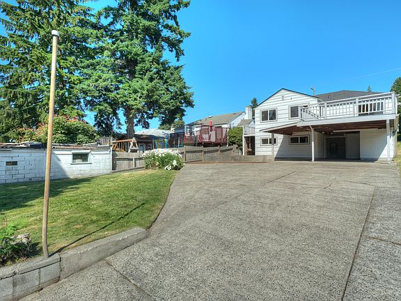 Off streeet -parking for 4